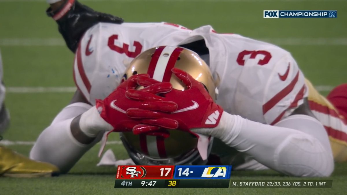 BleacherReport's tweet photo. Can't believe he dropped that pick… 😳 @brgridiron https://t.co/tO6ZtEsmEU