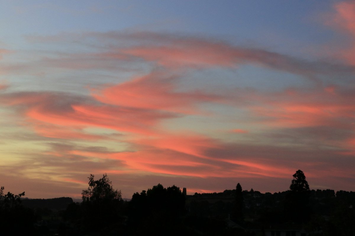 RichardBlayney3's tweet photo. Sunday 30th January sunset looking good. https://t.co/PBAaonPzW1