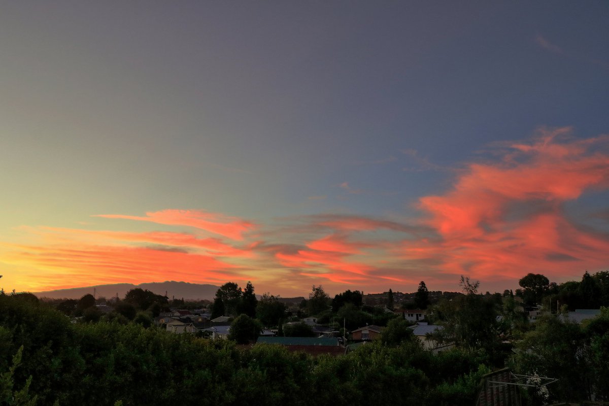 RichardBlayney3's tweet photo. Sunday 30th January sunset looking good. https://t.co/PBAaonPzW1