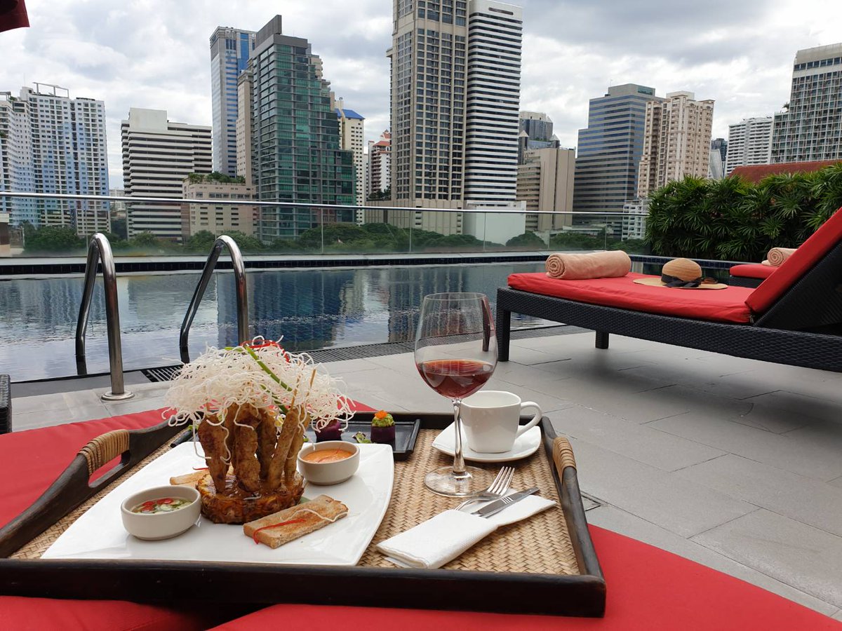 Chatrium's tweet photo. You’re sure to have a totally relaxing time at the Rooftop Pool Bar, Maitria Mode Sukhumvit 15 Bangkok - A Chatrium Collection.
#maitriamode #feeltheremarkable #amazingthailand https://t.co/HlYOISXmUv