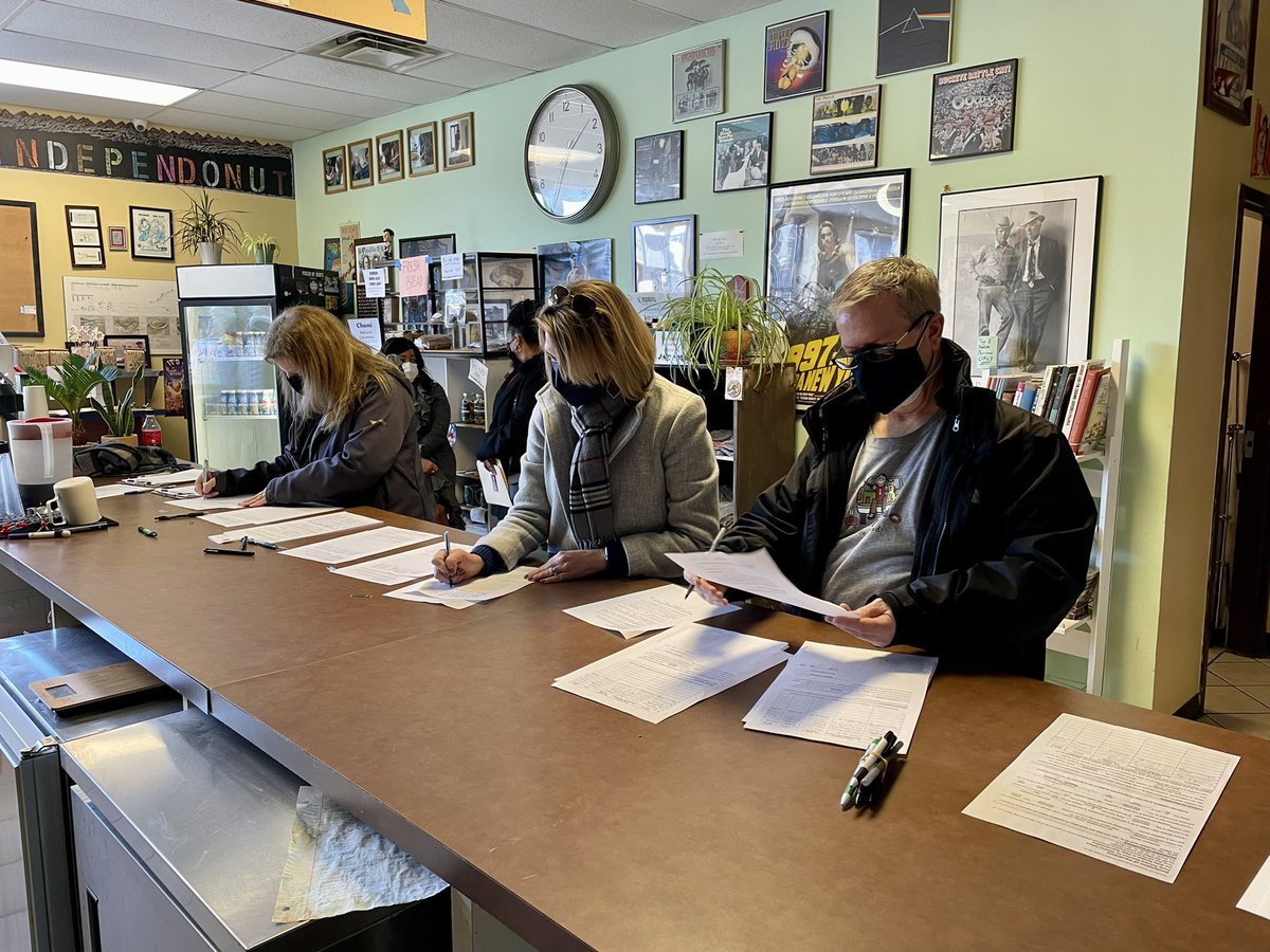 Thank you to everyone who came out to this afternoon’s petition signing event at the Lil Donut Factory! ❤️🤍💙

Together, we collected dozens of signatures for <a href="/nanwhaley/">Nan Whaley</a> for Governor, Leader <a href="/Russo4Ohio/">Allison Russo</a> for Ohio House, and other Democratic candidates running to serve Ohio. 🇺🇸