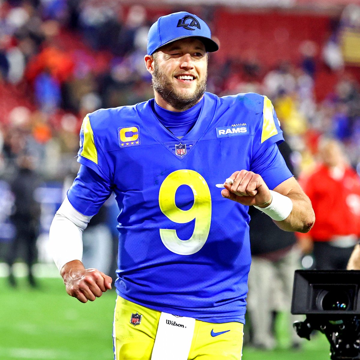 Exactly a year ago today, the Rams paid a high price for Matthew Stafford:

➖ Two first rounders, One third-rounder
➖ Jared Goff
➖ Over $20 million in Year 1

He's taking LA to the Super Bowl in their own stadium.