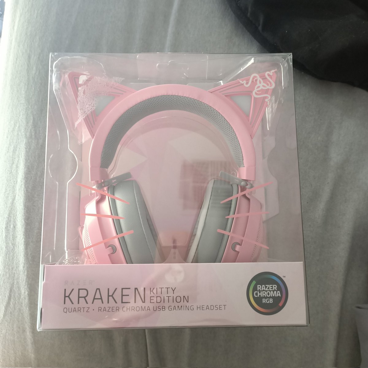 vulpixinite's tweet photo. Latest purchase! Been eyeing this baby for a long time ever since @Mazland got one ๐ it was finally on sale and within my budget!
#razer #kittyheadset #sohappy https://t.co/bvbPnwdfz2