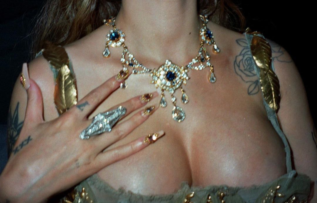 l'art imite la vie tweet media