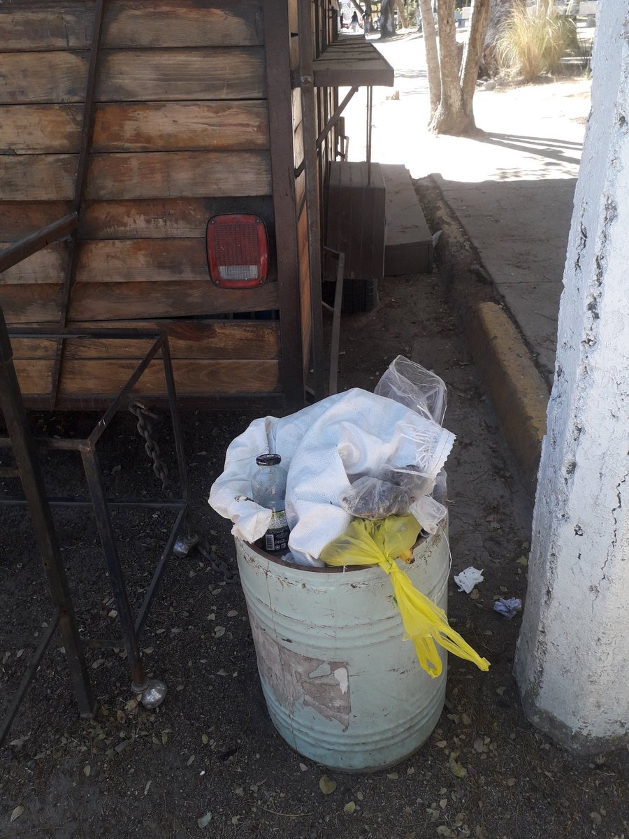 CHAVAMIRAMONT11's tweet photo. PUESTO FIJO ABANDONADO CON VENTA DE ALIMENTOS CONTAMINA EL AMBIENTE Y NUESTRAS AREAS VERDES EN CALLE CLAVELES ENTRE AV. JESUS Y SAN MATEO COLONIA LA CASITA. @AlbertoUribeC @InspZapopan @ZapopanGob @JuanJoseFrangie @ea_puerto SE RUEGA SU INTERVENCION. SALUDOS. https://t.co/9SJGMzYnXQ