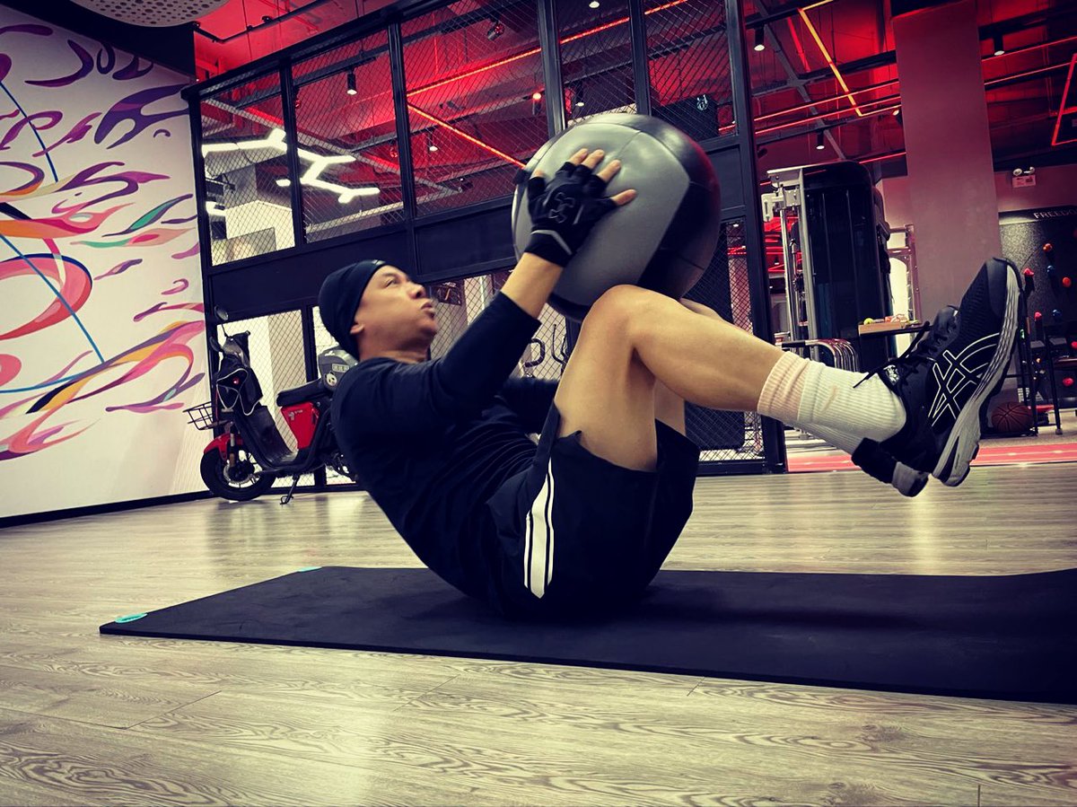ZHUTHE9's tweet photo. 2021 last day in china. training continues. https://t.co/x4dNsmUEoC