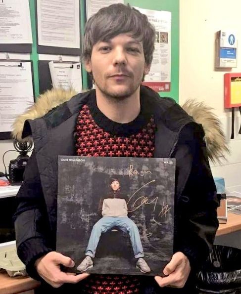 sweethyl28's tweet photo. orgullosa de todo tu trabajo y de lo que lograste con este maravillo álbum siempre ♡ https://t.co/YNOfqFD5c8