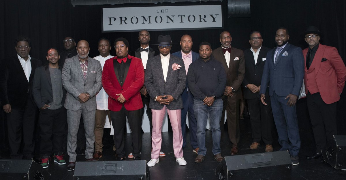 Had fun this amazing night hanging with my dudes and being crowned KING OF THE YEAR!  Although any one of these distinguished gentlemen  could've received this award, they awarded me the honor...

youtu.be/LuAntVDpLCA