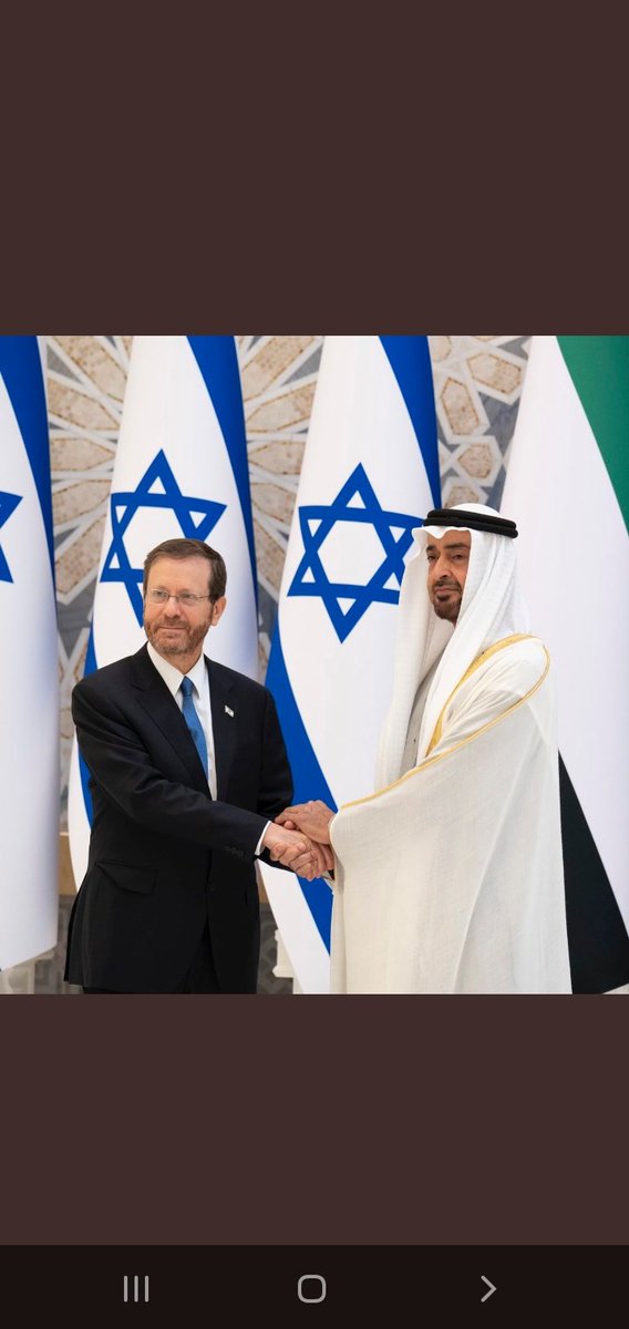 خمسين سنة هو عمر دولة الامارات الحديثة حكومة وضعت يدها بيد الشعب لبناء دولة عظيمة وشعب مرفه ومتطور 
في العراق قبل مئة سنة تكونت دولة العراق الحديثة لكن سرعان مادمرت الحداثة وتحولت الى ارض الجحيم لتأمر قياداتها على دمار البلد والشعب واصبحنا دولة ارهابية 
حسافة عليك ياعراق