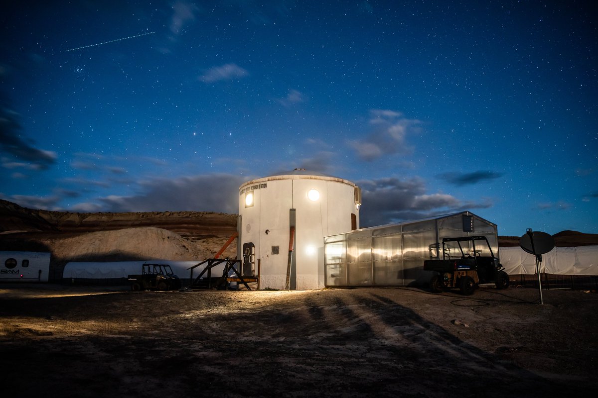 One crew departs and another arrives. We're glad to welcome Crew 240 (#SUPAERO) to our #MDRS campus earlier today as part of its 2-week simulation in the southern #Utah desert. Stay tuned for regular updates. #marsanalog #stem #education #simulatemars 🇫🇷👨‍🚀👩‍🚀