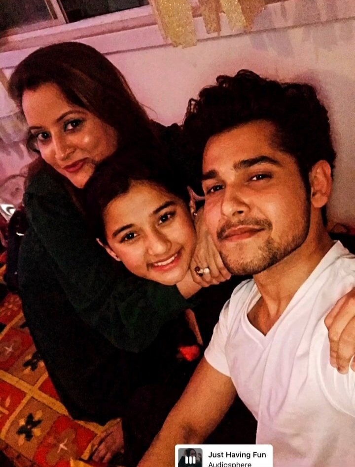 itzzz_avaaa's tweet photo. Finally they met 🥺😍🤧❤️
Dev bhaiya and his Oreo after a long time
Delighted to see them together 😍🤧
Alhamdulillah Masha'Allah 🧿💛

#AurrishtAsAnidita 
#AurraBhatnagarBadoni 
#DevAdityaa https://t.co/xx8EJaXtMU