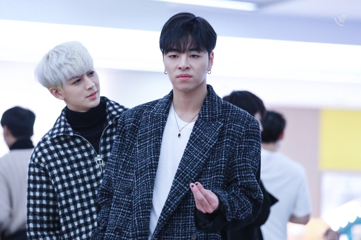 kkotgil131's tweet photo. [2019.01.31] Yunhyeong posted a photo of himself skiing

And Junhoe commented with:
(I) like ski... whi-ski (whiskey)... ha 😂

Junhoe and his lame daddy jokes https://t.co/2KWuamxqlq