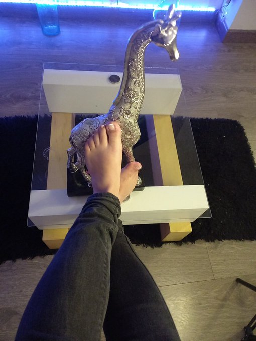 Good night follow me https://t.co/Ct9cVxENvs<a href="/tag/nylon"class="tags"><span>#nylon</span></a>