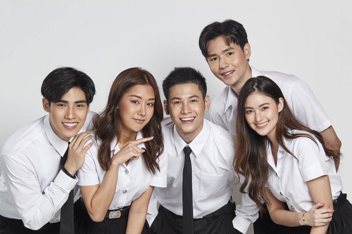 SuperstarnewsTH's tweet photo. เปิดภาพฟิตติ้ง ซีรีส์ “เจนนี่ กลางวันครับ กลางคืนค่ะ”
“สิงโต” แต่งหญิงสวยหวาน “นนนี่-ภูมิ” เสริมทัพความน่ารักสดใส!!
โดยซีรีส์ #เจนนี่กลางวันครับกลางคืนค่ะ จะออกอากาศให้ชมผ่านทางแอปพลิเคชัน AIS PLAY และทางช่อง8 
#SingtoPrachaya
#สิงโตปราชญา https://t.co/SQE1rwjBwJ