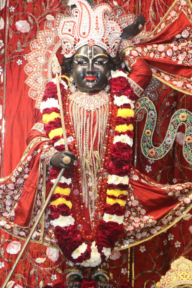 ISKCONahmd's tweet photo. ISKCON Ahmedabad Darshan 
31 Jan 2022
#Dailydarshan #RadhaGovindDev #ISKCONAhmedabad https://t.co/e9DHo35Smz