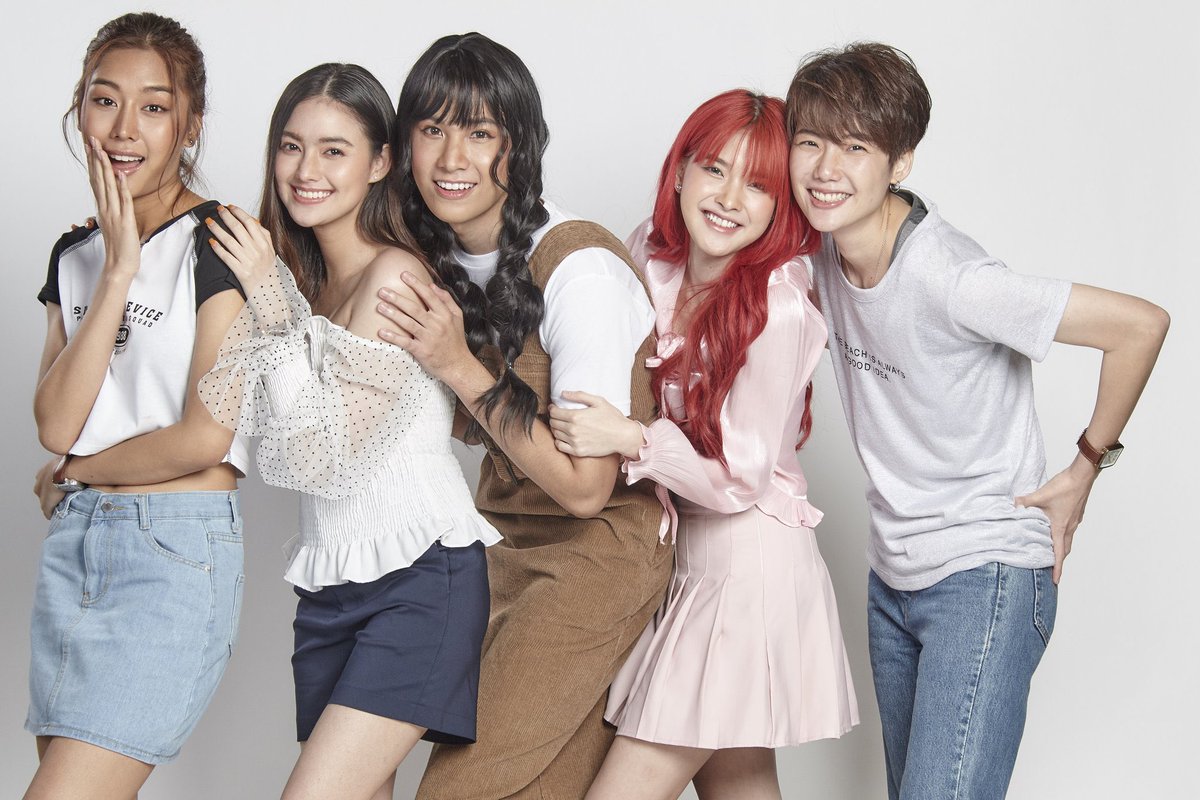 singtostjinx's tweet photo. their group photos are adorable 😍🥺
#SingtoPrachaya 
#เจนนี่กลางวันครับกลางคืนค่ะ https://t.co/1g4hQ6QGYR