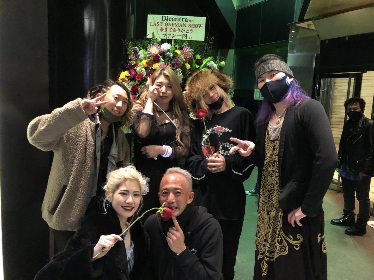 今日これ野良仕事〜✨
  
Dicentra LAST ONE MAN SHOW
  
……でした
   
初めて出会ってから約4年半
いっぱい感動させてもらいました✨
本当に楽しかった ありがとうね☺️
  
7年間 本当におつかれさまでした
またね (*´︶`*)ﾉ