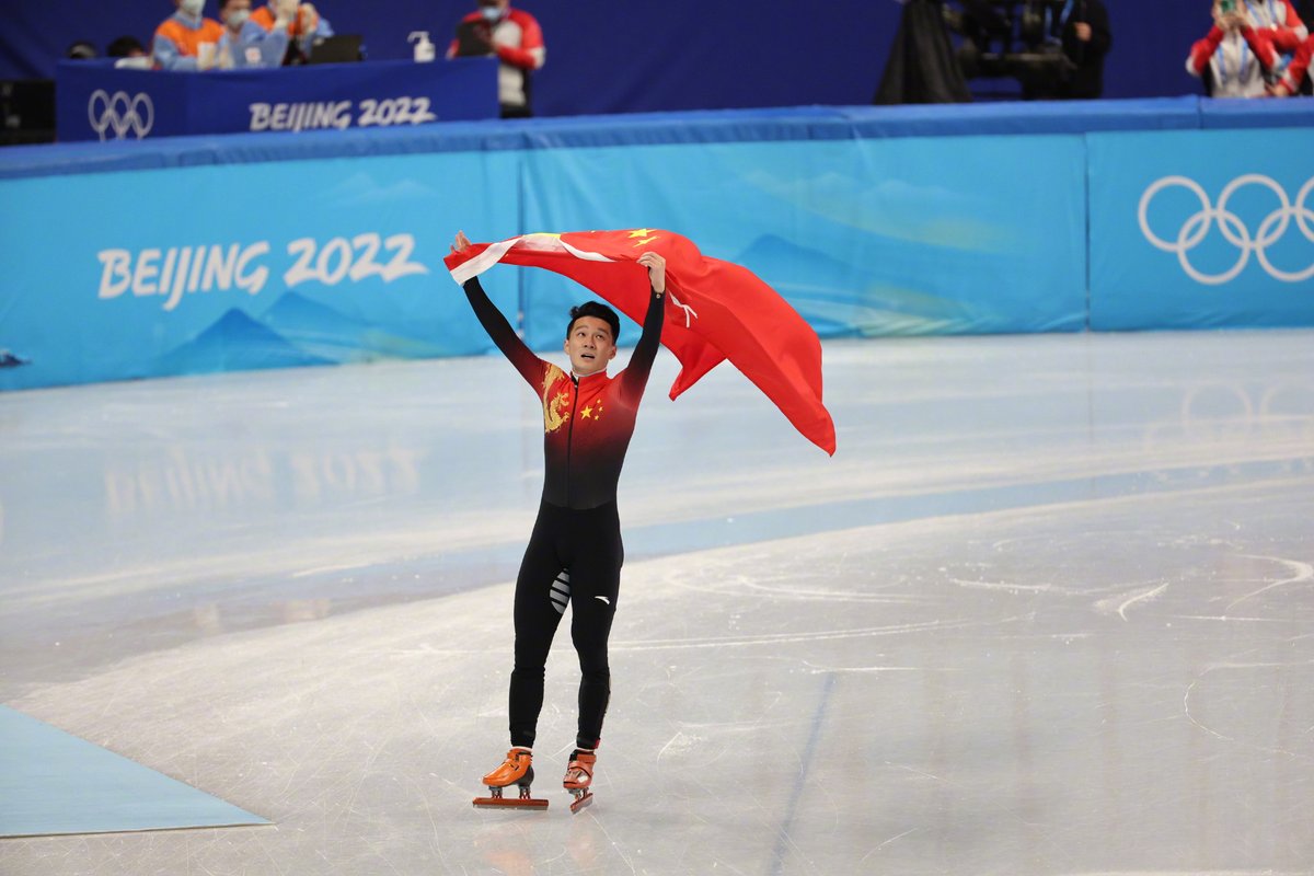 【任子威獲金牌】在北京冬奧會短道速滑男子1000米A組決賽中，中國選手任子威獲得金牌！李文龍獲得銀牌，武大靖名列第四。 #中國隊第2金
