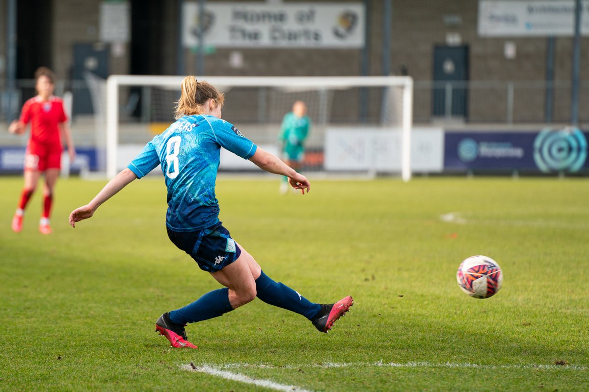 LC_Lionesses's tweet photo. Some shots from a hard fought afternoon at Princes Park! 📸

#ThePride 🦁 https://t.co/erkONDEqn2