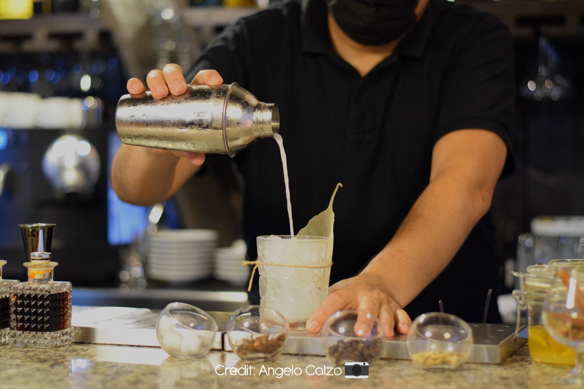 MixologistBarCA's tweet photo. Ya todo listo para la primera experiencia  con @NestorParra 

Reserva ya y difruta de la coctelería clásica o de autor que tenemos para ti en #UrbanKitchen #Tenerife #Needweb
https://t.co/dhVsHVTOCL https://t.co/HZtSO2wb83