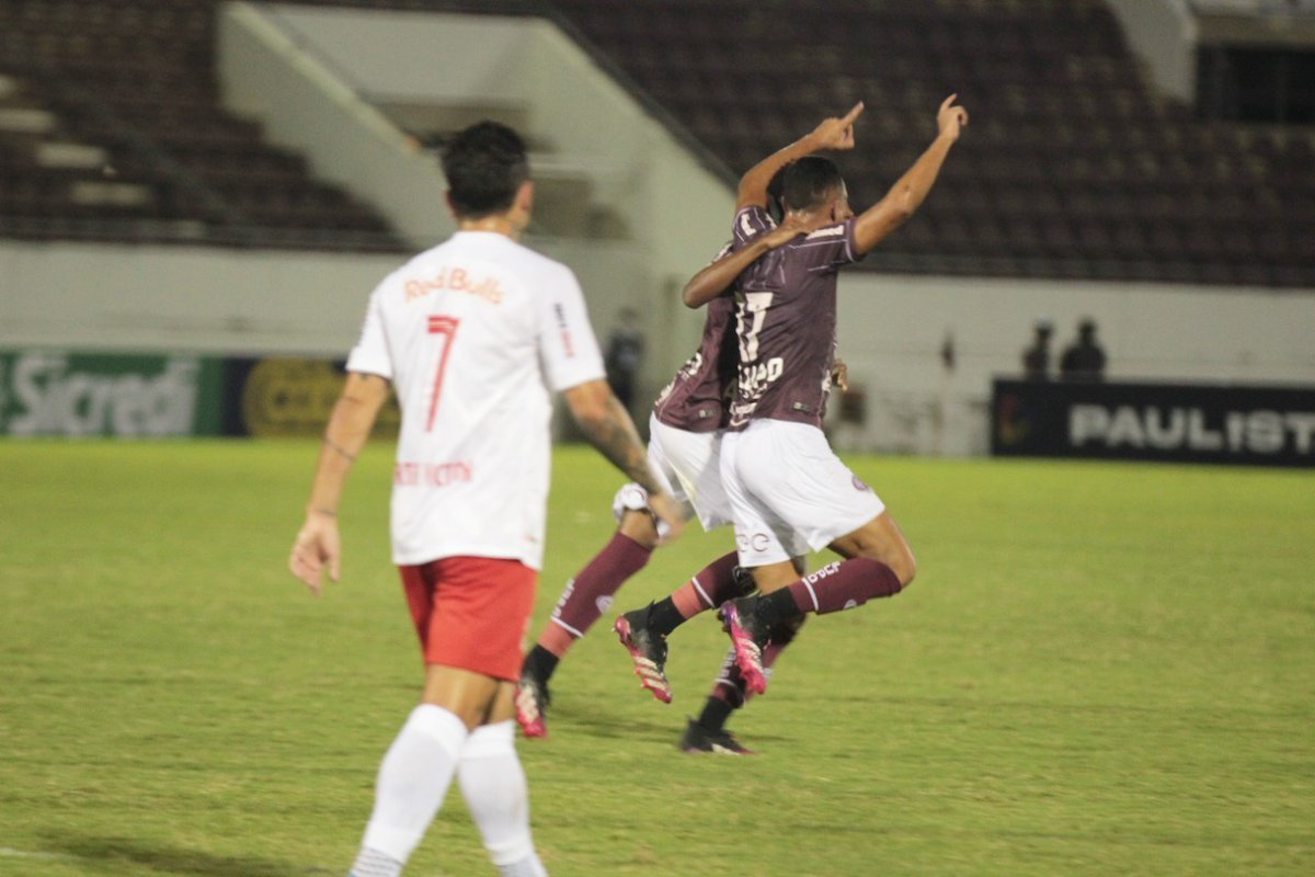 afeoficial's tweet photo. Chegou na quinta, foi para o BID na sexta e marcou o gol do empate contra o Red Bull Bragantino no domingo! 

Que estreia, Guilherme Nunes! 

📸: Jonatan Dutra/Ferroviária SA 

#LocomotivaNosTrilhos #VamosFerroviária https://t.co/kHRLlVFZsP