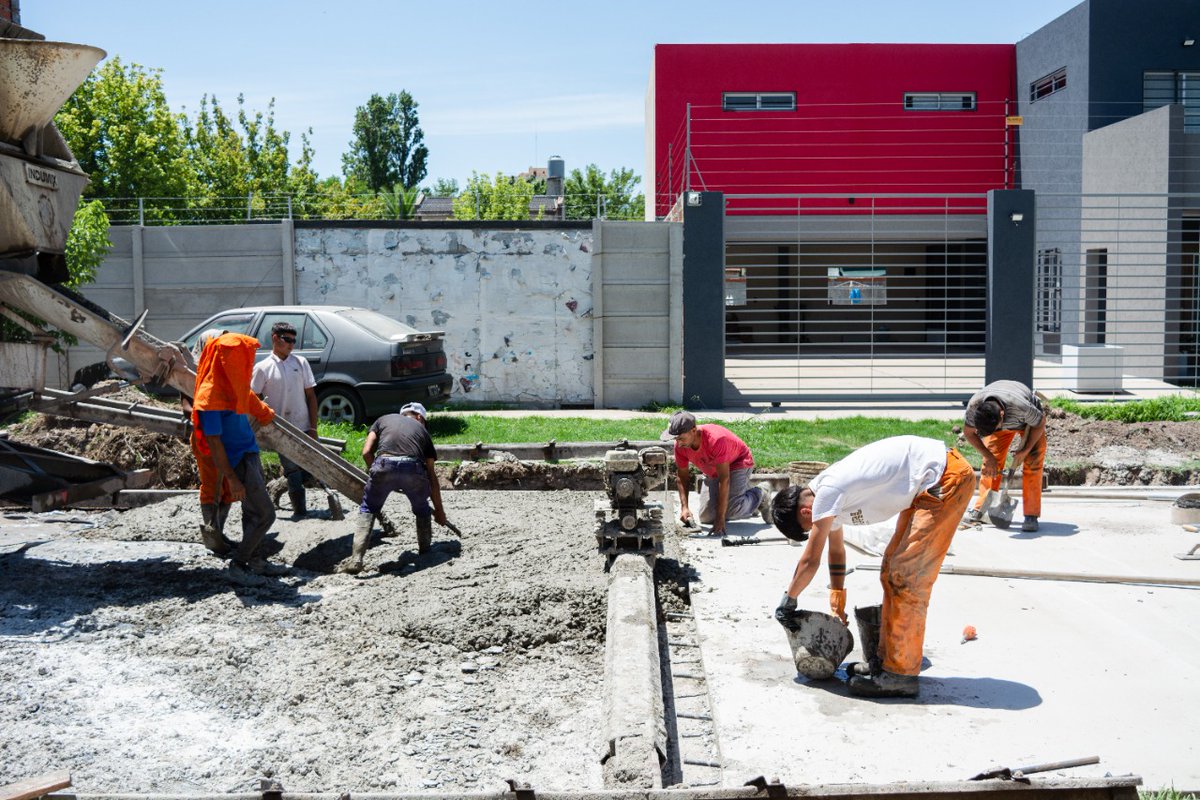 KarinaMenendez0's tweet photo. En #Merlo todos los días tenemos nuevos pavimentos en ejecución en todas las localidades de nuestro municipio.
Así es como avanzan los trabajos en
📍#Gascón entre Tucumán y Av. Ricardo Balbin #MerloCentro
📍 #Brasil entre Araoz y Sullivan en #MerloNorte https://t.co/5Aw0voI33N