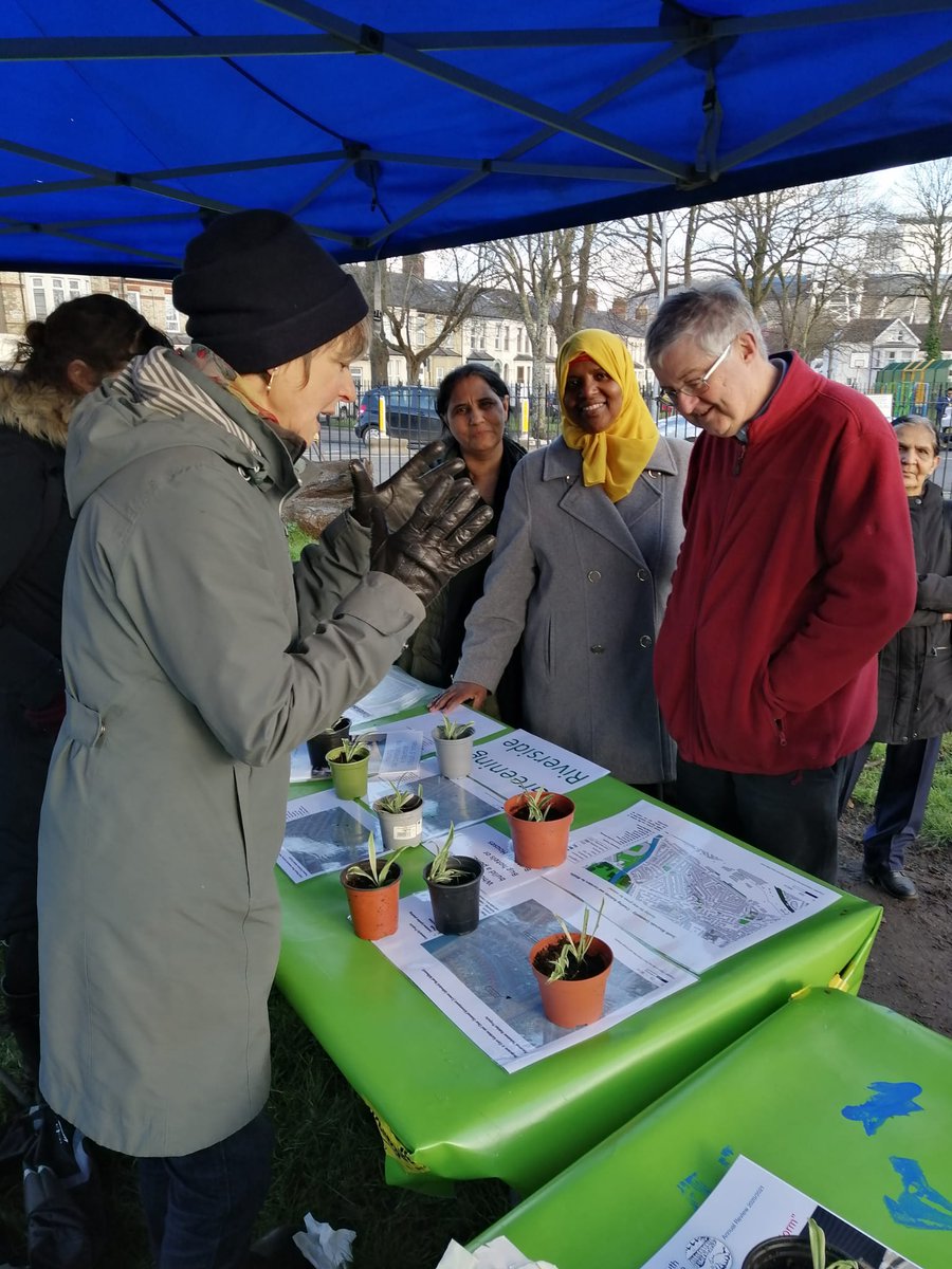 Greening Riverside (@grow4riverside) on Twitter photo Without a warm coat, <a href="/PrifWeinidog/">Eluned Morgan</a> Mark supports our Breaking Barriers <a href="/HeritageFundCYM/">Cronfa Treftadaeth y Loteri Genedlaethol</a> Nature projects in Clare Gardens! Volunteers loved chatting to our green fingered First Minister. Without a warm coat, <a href="/PrifWeinidog/">Eluned Morgan</a> Mark supports our Breaking Barriers <a href="/HeritageFundCYM/">Cronfa Treftadaeth y Loteri Genedlaethol</a> Nature projects in Clare Gardens! Volunteers loved chatting to our green fingered First Minister.