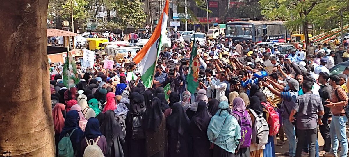 aimim_national's tweet photo. AIMIM units in Hubli and Belgaum, Karnataka protested against the Hijab ban today 

#HijabIsFundamentalRight #HijabisOurRight https://t.co/VBpXswbRwW