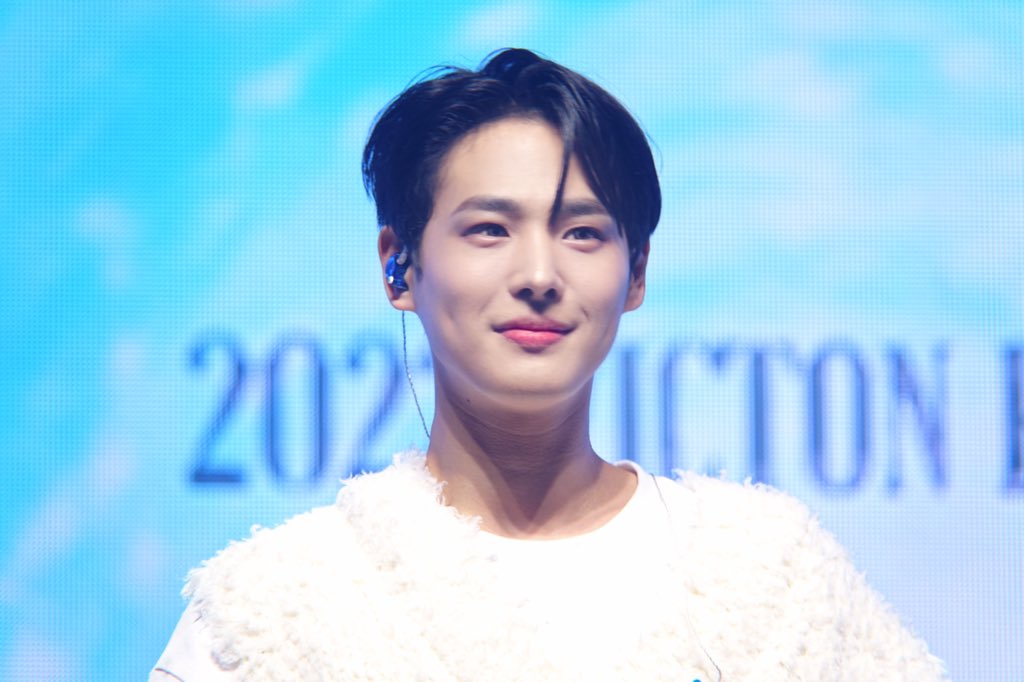 1112Sweetbc's tweet photo. 220206 팬미팅

안뇽 천사 ~ 👼🥰

#빅톤 #최병찬 #병찬 #VICTON #ByungChan https://t.co/C62paoMigY