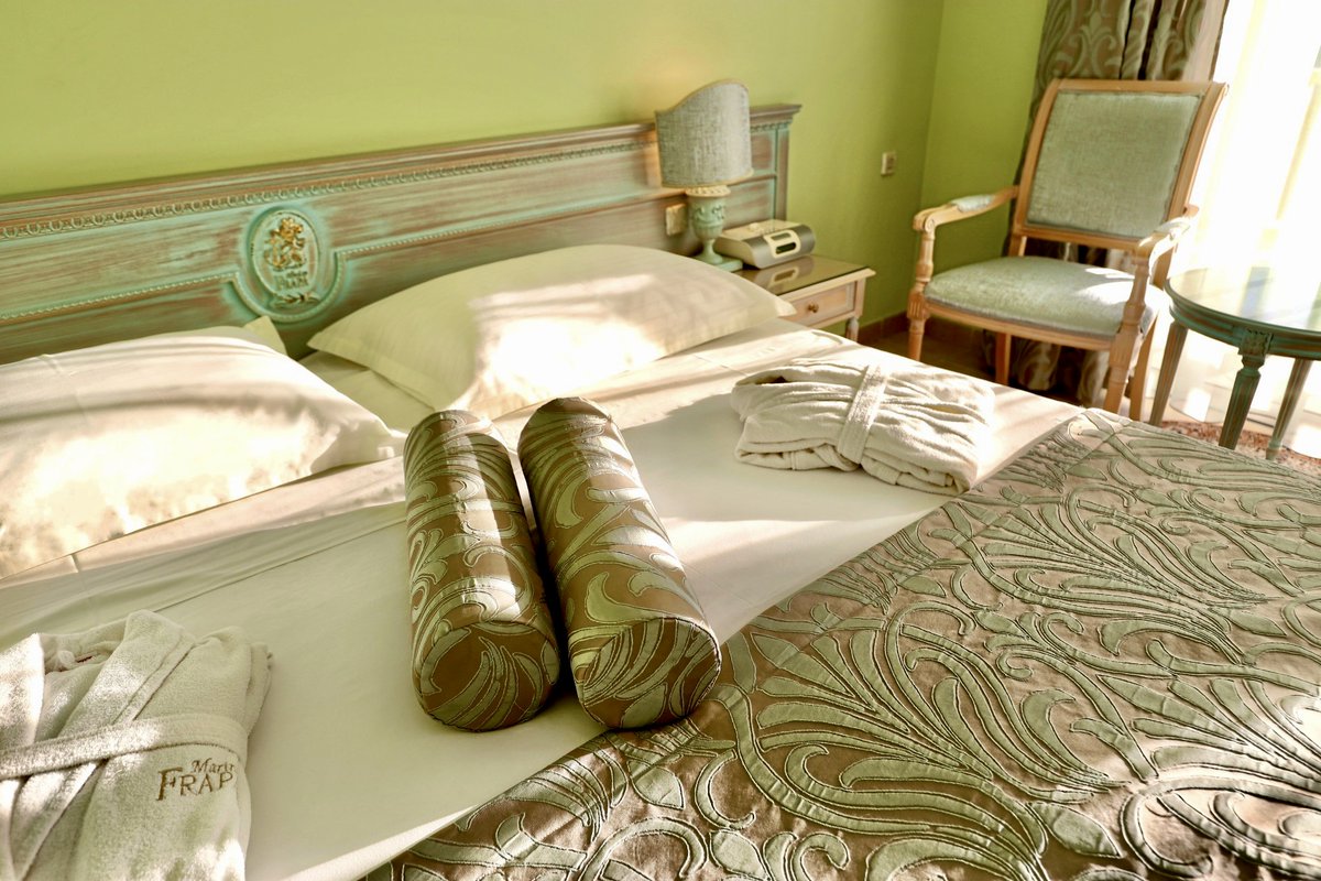 [MARINA FRAPA HOTEL RESORT]

Don’t book a room, book a memory and treat yourself to a luxury stay! 🥂💛
⭐⭐⭐⭐