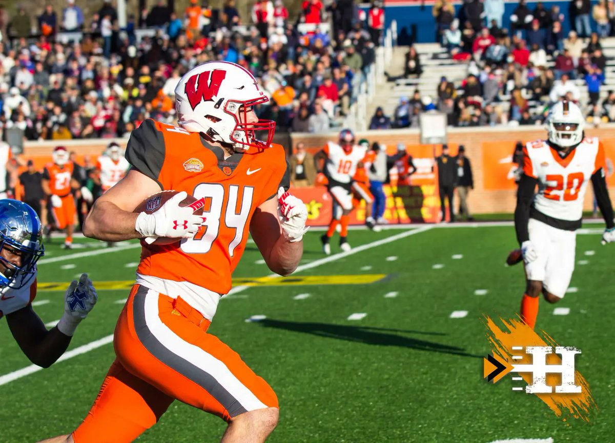 InsideHashes's tweet photo. 📸📸Senior Bowl game day was a wild, fun one. Here are some pic! @theseniorbowl

#seniorbowl 
#insideTheHashes 
#nfldraft https://t.co/psCUT3uYPt