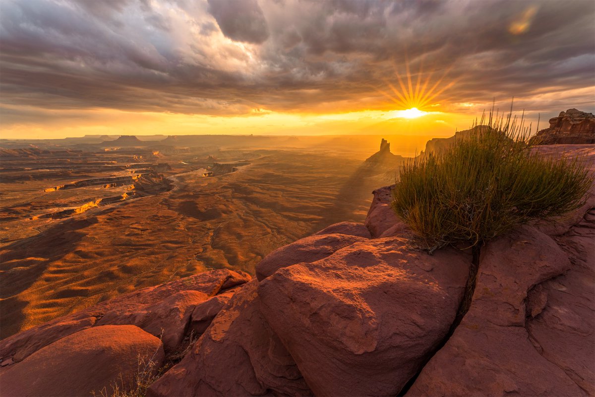Perfect Light Over Canyonlands National Park #photography #landscapephotography #utah