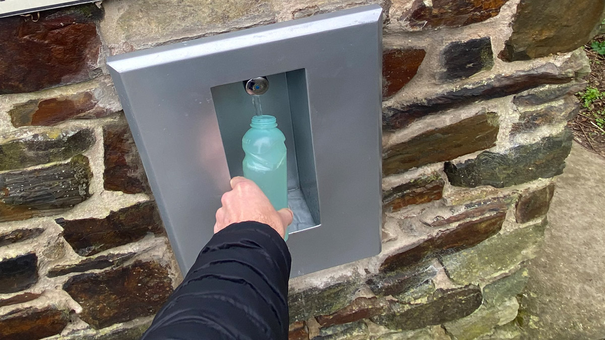 PembsCoast's tweet photo. Visitors to the Pembrokeshire Coast will find more opportunities to save money, stay hydrated and prevent plastic pollution at source, courtesy of 8 new water refill stations. Full details: https://t.co/4Pu2dQ8F2L https://t.co/BhQN3owpiB