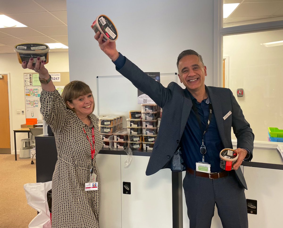 LutonSixthForm's tweet photo. @gemsatwork have landed- and have made our Monday a whole lot better!
Thanks to @cullyandsully for our delivery of soup π²
A souper start to the week- thank you!
#gemsatwork #cullyandsully #staff https://t.co/el7v6GHrzy