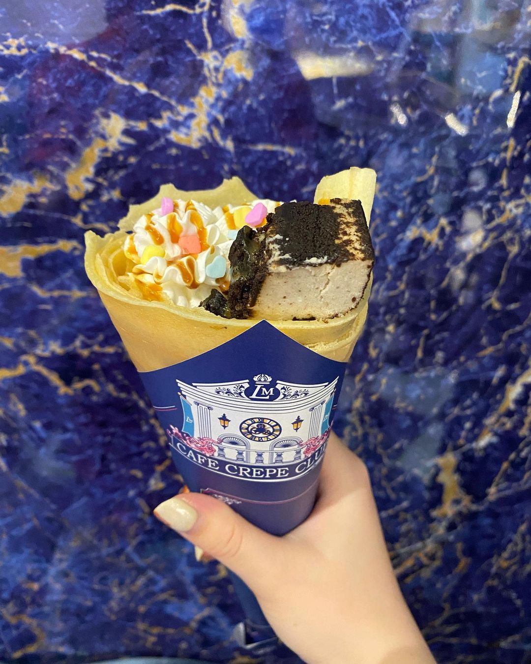 公式 Cafe Crepe Information Sns時代のクレープショップ Cafe Crepe Clubは原宿の竹下通りにあります インスタ映えするおしゃれな店内で一休みしてはいかがですか 当店のクレープは 厳選された小麦粉 卵 牛乳だけを使用 もちもちのクレープには