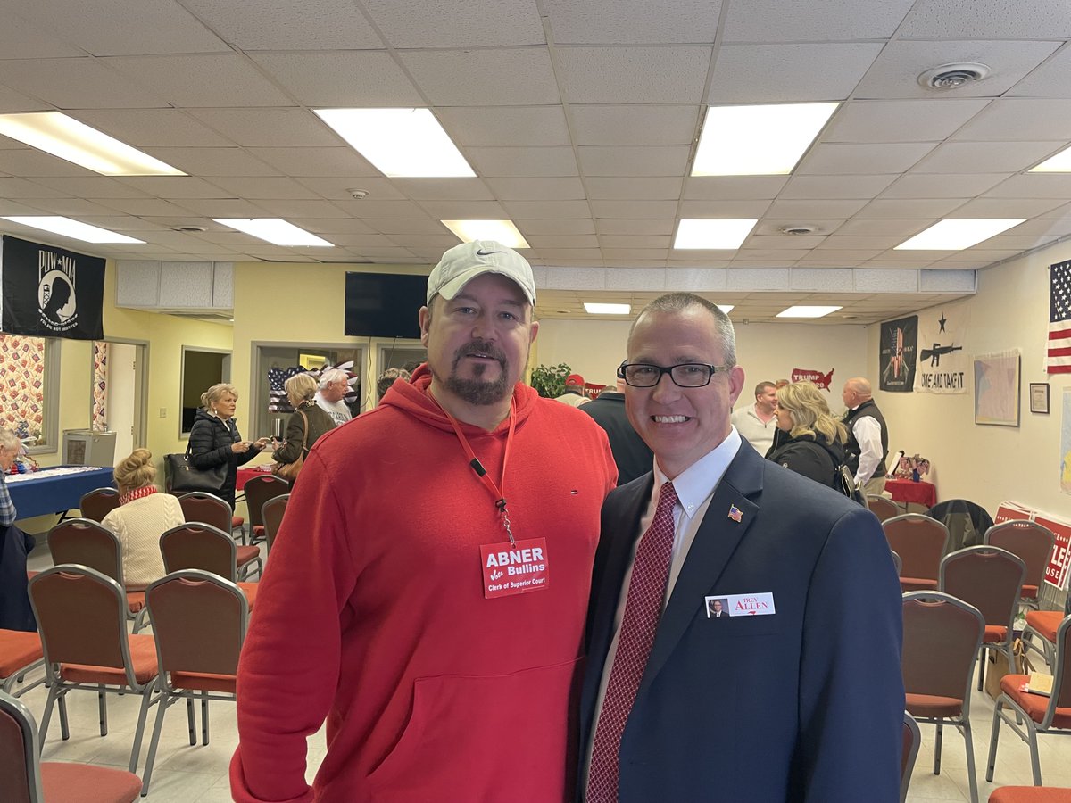 treyallennc's tweet photo. There was a full house for the Rockingham County GOP’s Coffee and Conversation on Saturday! It is always such an encouragement to spend time with people who care about electing judges with the right judicial philosophy.
#rockinghamGOP #NCGOP #NCpol #VoteTrey https://t.co/4yypoFbviV
