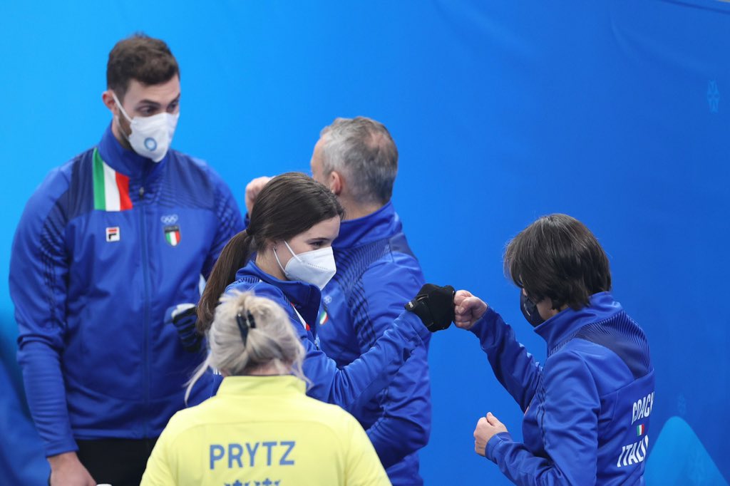 SIAMO IN FINALEEEEEEEEEEEEEEEEEEEEEEEEEEEEEEEEEEEEEE! È MEDAGLIAAAAAAA! 

Stefania Constantini e Amos Mosaner da urloooooo! L’Italia batte la Svezia 8-1 nel doppio misto di curling! 🥌

#ItaliaTeam | #Beijing2022