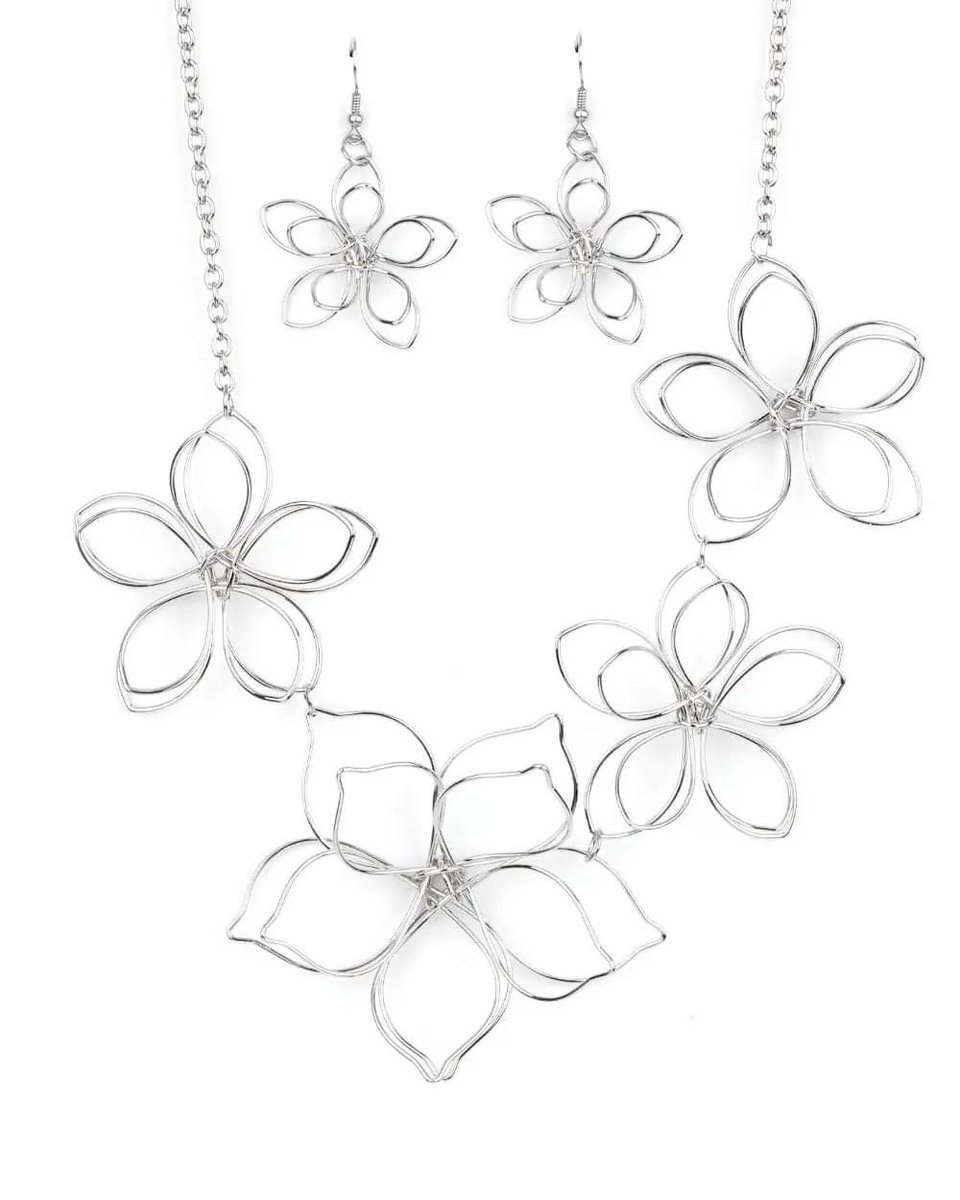 RaquelMebane's tweet photo. These 2 necklace sets are Fire 🔥🔥🔥. And they are only $FIVE Dollars
#necklaces 
#earrings 
#Five 
#dollars https://t.co/bKvTzu9PCS