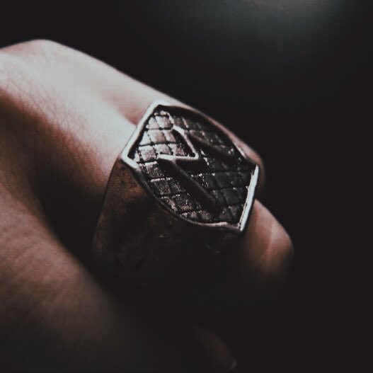 𝐋𝐔𝐂𝐈𝐔𝐒 𝐀𝐁𝐑𝐀𝐗𝐀𝐒 𝐌𝐀𝐋𝐅𝐎𝐘.

➤  20 años
➤  Departamento de Misterios.
➤  FC a elección.
➤  Hermano mayor de Roxanne. 

#SEBUSCA