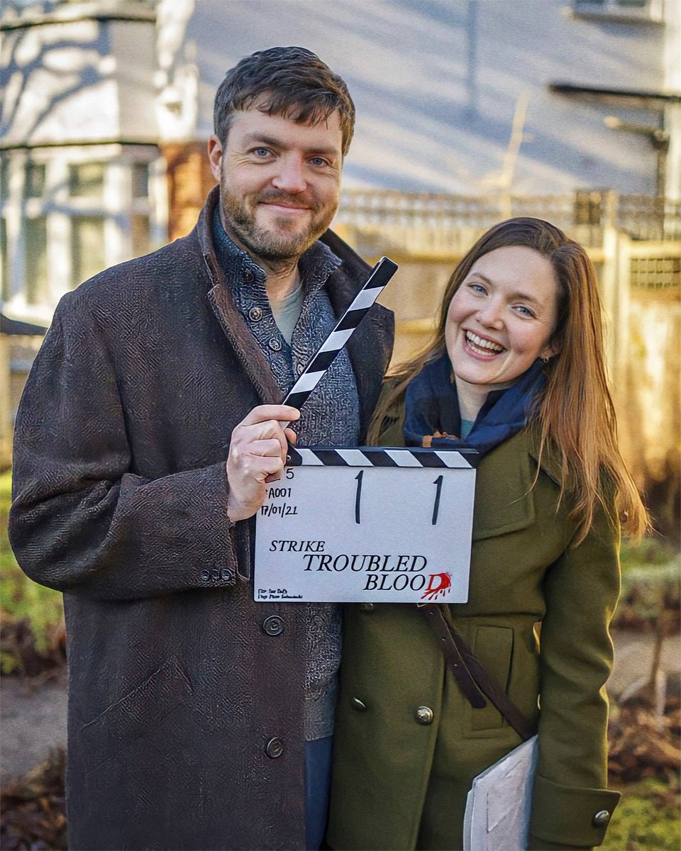 chamadodocucobr's tweet photo. AAAAA! Revelada a primeira imagem dos bastidores de “Sangue Revolto”, com Tom Burke e Holliday Grainger. 😍 https://t.co/M5ArRAO3J3