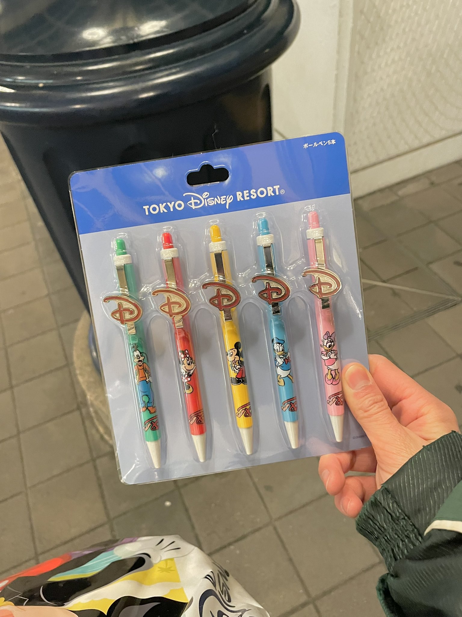 تويتر 末吉9太郎 Cubers على تويتر メンバーのお土産に5人でお揃いのボールペン買ってるの我ながらかわちくない T Co 7zpk3tk3il