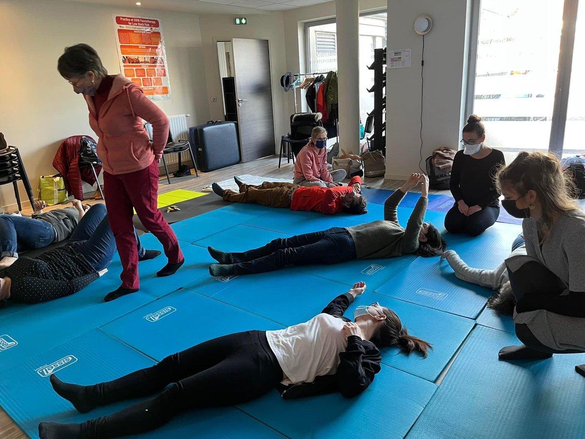 La semaine dernière avait lieu un stage de FasciaPediatrie à Clermont-Ferrand avec Isabelle Stelandre et Isabelle Bertrand. Des stagiaires motivés et une belle dynamique !!