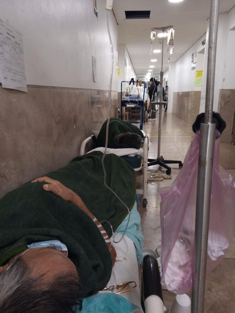 geercee's tweet photo. @zoerobledo @Tu_IMSS @VivoEnCancun
Van 11 días de que mi papá está en el imss #17 de la 510, y es el día que no va ningún doctor a darle el permiso para entrar a quirofano.
Él es día ético y tiene pie charcot.
Fue revisado por la angiologa hace 11 días en urgencias, dijo que(1/2) https://t.co/Jzy4LR52Ya