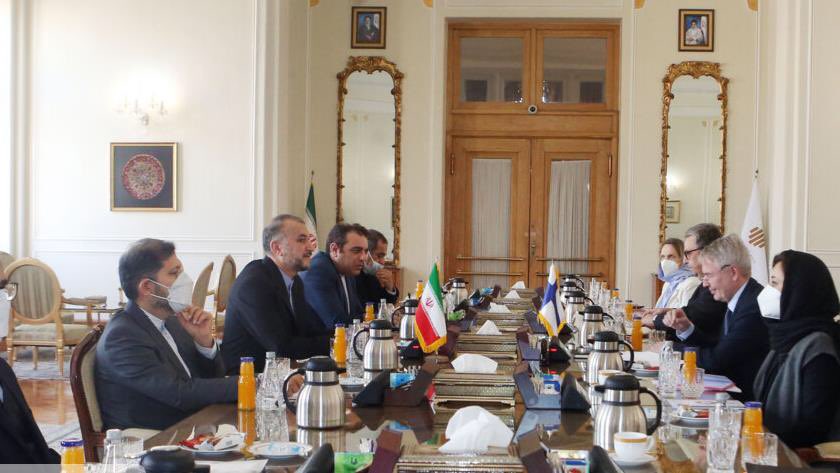 #Iran's Foreign Minister @Amirabdolahian says 11 cooperation documents were inked between Iran and #Finland to expand bilateral relations https://t.co/A7agAgW9vI https://t.co/W9x6k9qeHK