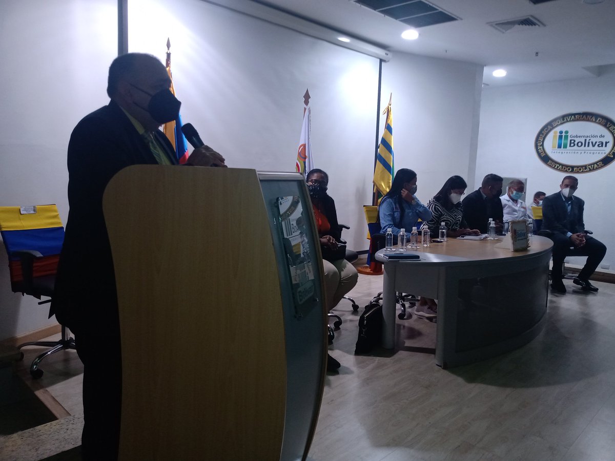 ISP_Bolivar's tweet photo. #Ahora|Autoridad Única de Salud Dr.Manuel Maurera "El estado Bolívar será un estado de potencia en salud, junto al gobernador @amarcanopsuv haremos una gran gestión para servir a nuestro pueblo"
@NicolasMaduro @YajairaApsuv @ovanyaguirre @AlvaradoC_Salud
#ElBolívarEsNuestraMoneda https://t.co/s85Jlhvfo4