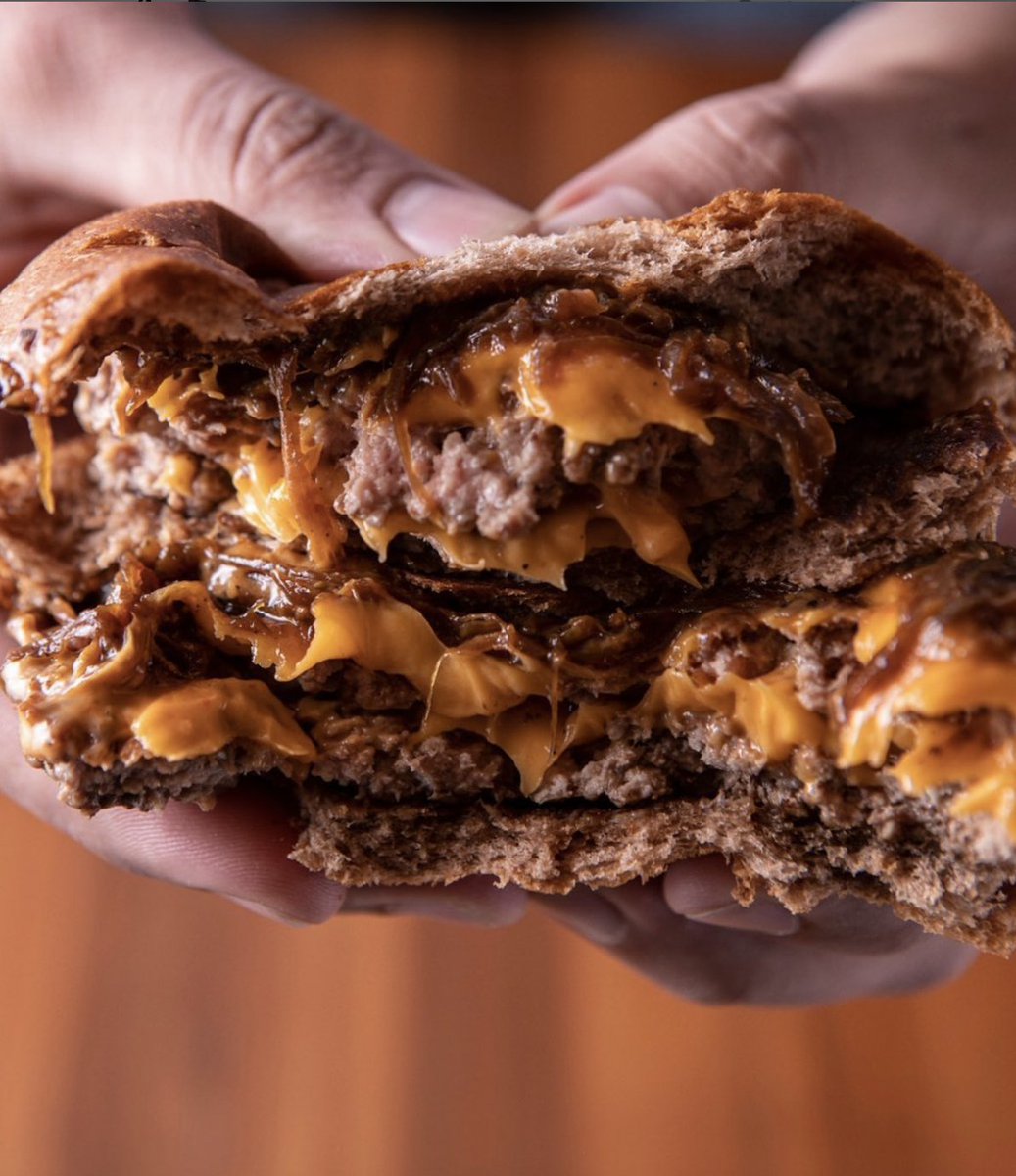 OracleFoodBev's tweet photo. High on the list of things we constantly crave -- Cabana Burger. The Brazilian burger chain deployed #Simphony, reducing delivery time to customers by ten minutes. Read more: https://t.co/CF4RjdW5Ue
#CustomerAppreciation #SimphonyCloud https://t.co/R3npfRWXfG