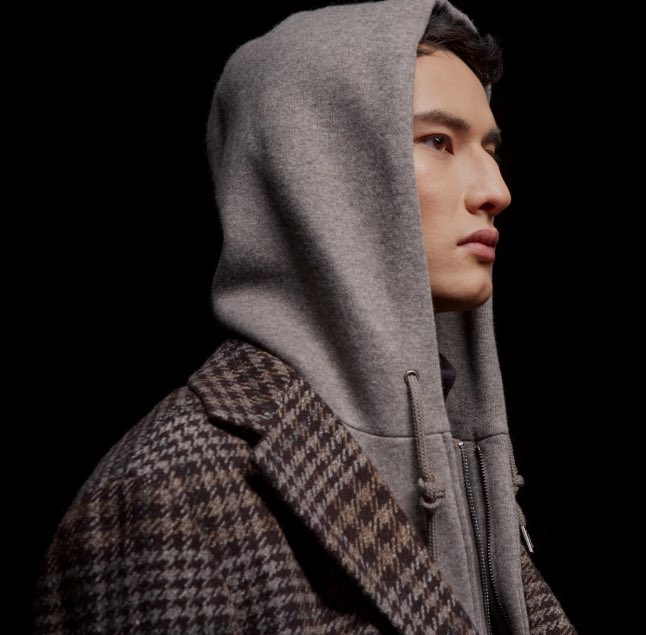 mtlcollections's tweet photo. We’re back for another day at the #chicagocollective &amp; who knows better than Canadians how to dress for the cold!  Here @CardinalCanada in booth 4023 makes it so easy, fine &amp; on trend!  #menswear #montrealcollections #mtlstyl #cashmere #mode #fashion https://t.co/XP2rVuD6mX