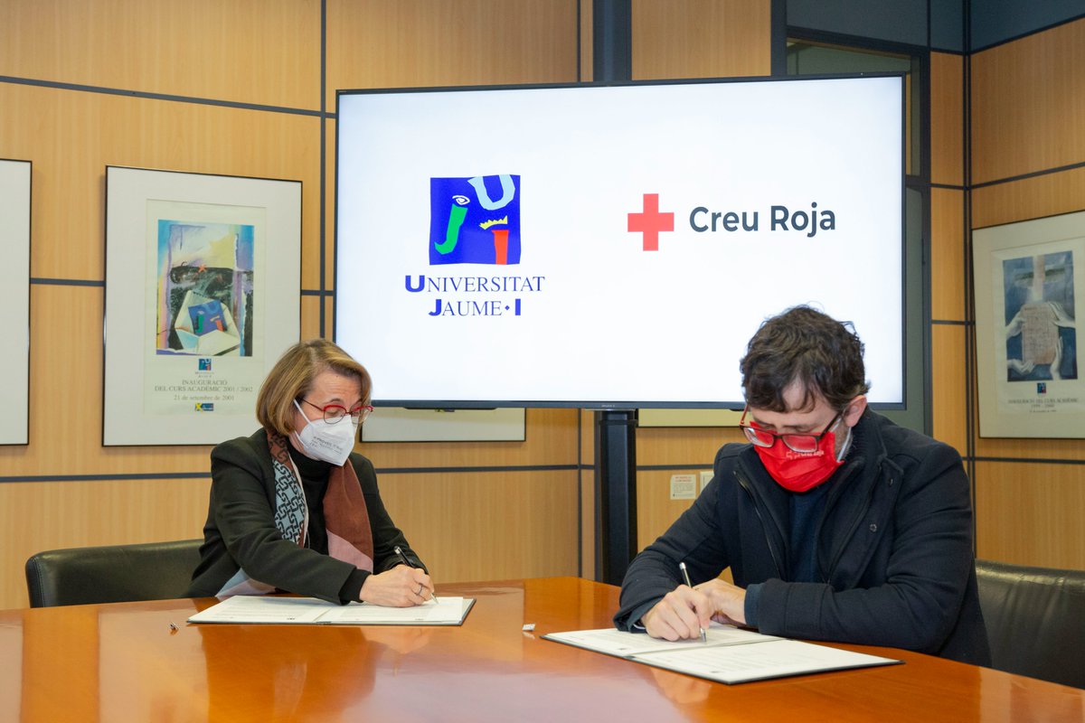 UJIuniversitat's tweet photo. L’UJI signa un conveni amb @CruzRojaCS per al desenvolupament d’un programa vinculat als #ODS i l’Agenda 2030: «#UniversODS. Les universitats com a espai de transformació social per la consecució de l’Agenda 2030». https://t.co/sVW0cYPJXP https://t.co/IO6Sr52OGf