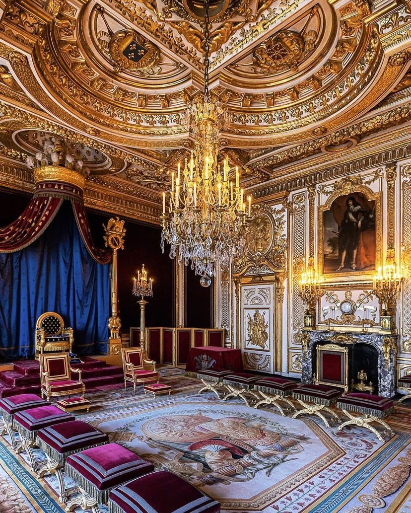 Love Europe on X: Lavish Interior of #Castle 🏰 Fontainebleau - Throne room  - Castle Fontainebleau, near #Paris, #France 🇫🇷 #interiordesign  #architecture 📸 Photo © by tw2nty.two 🙌🏆 #E