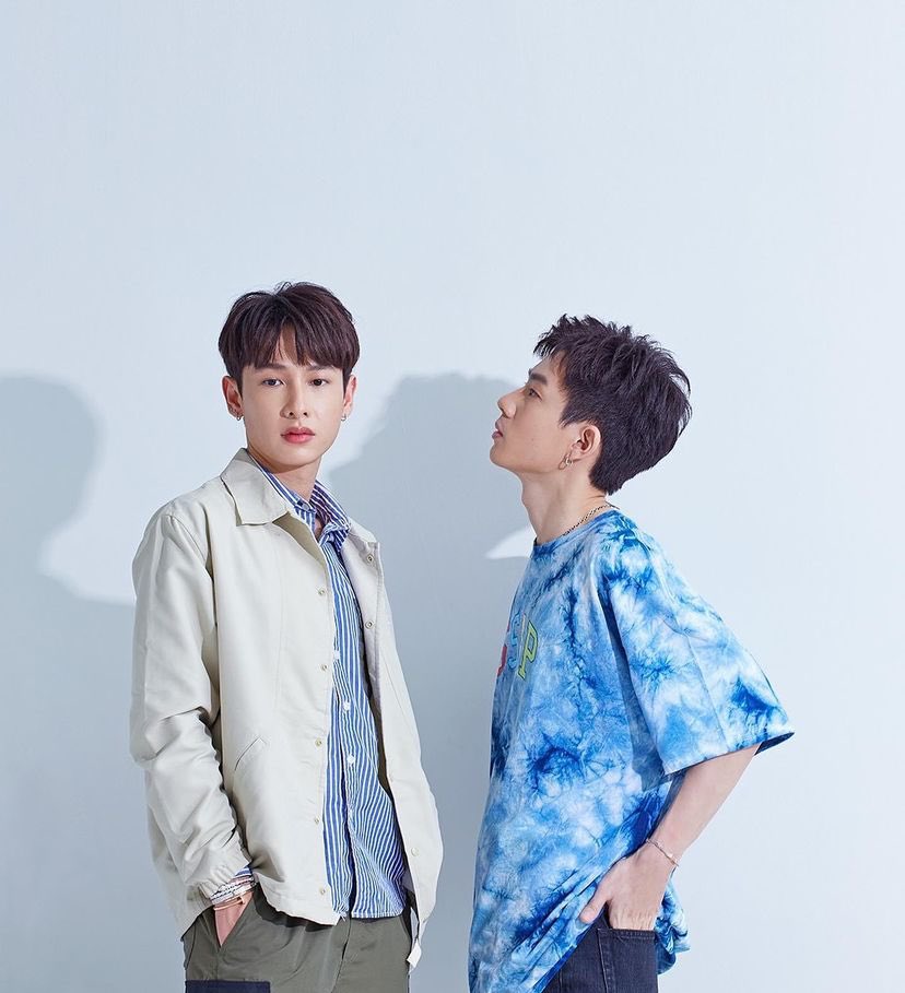 offgun_family's tweet photo. 😳👬💖 @off_tumcial @AtthaphanP
#HugmagxOffGun
#ออฟกัน #OffGun https://t.co/hPiX7dN0nj